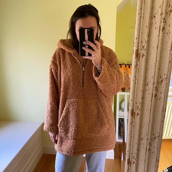 Tops - Oversized tan Teddy sweatshirt